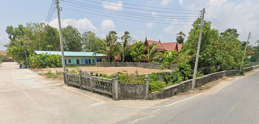 Land plot near the main road and luxury villas at Ban don