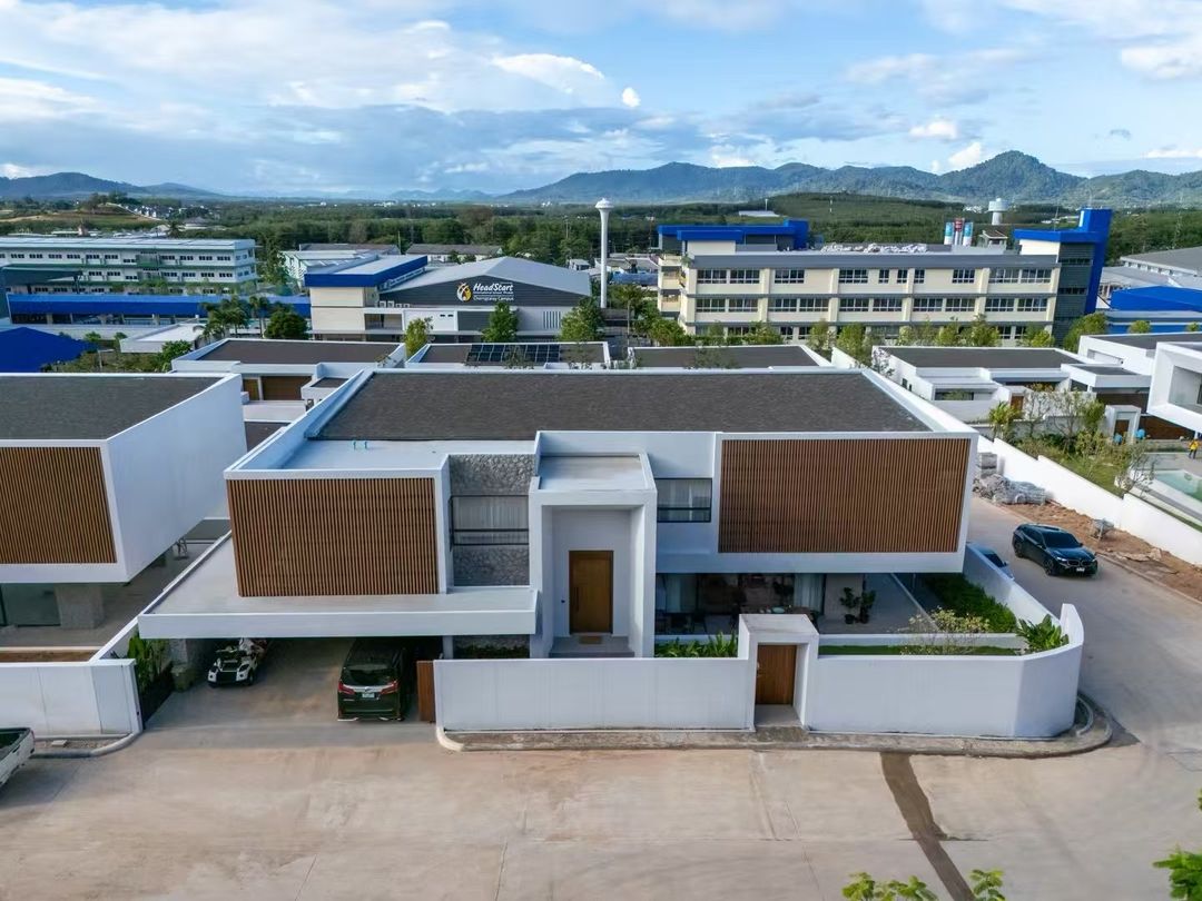 A modern luxury  5 bedroom pool villa at Manick 