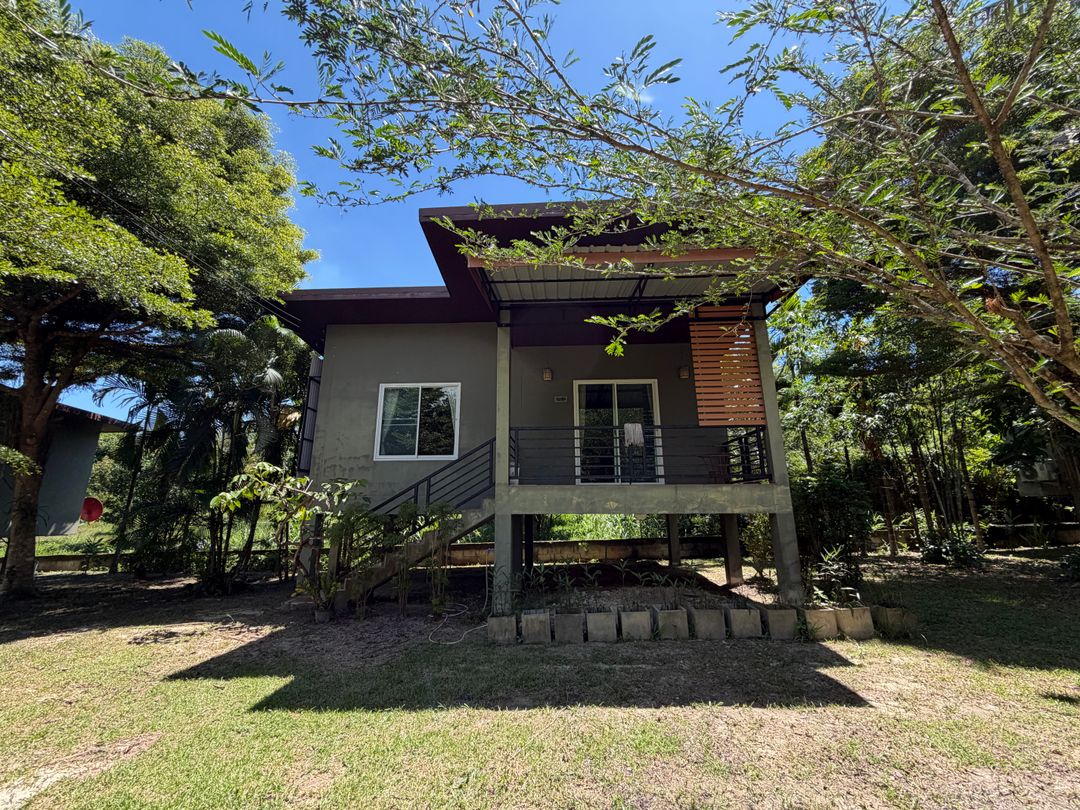 Green side cozy nature house near Khao Lak Center, 1BR with garden view veranda.