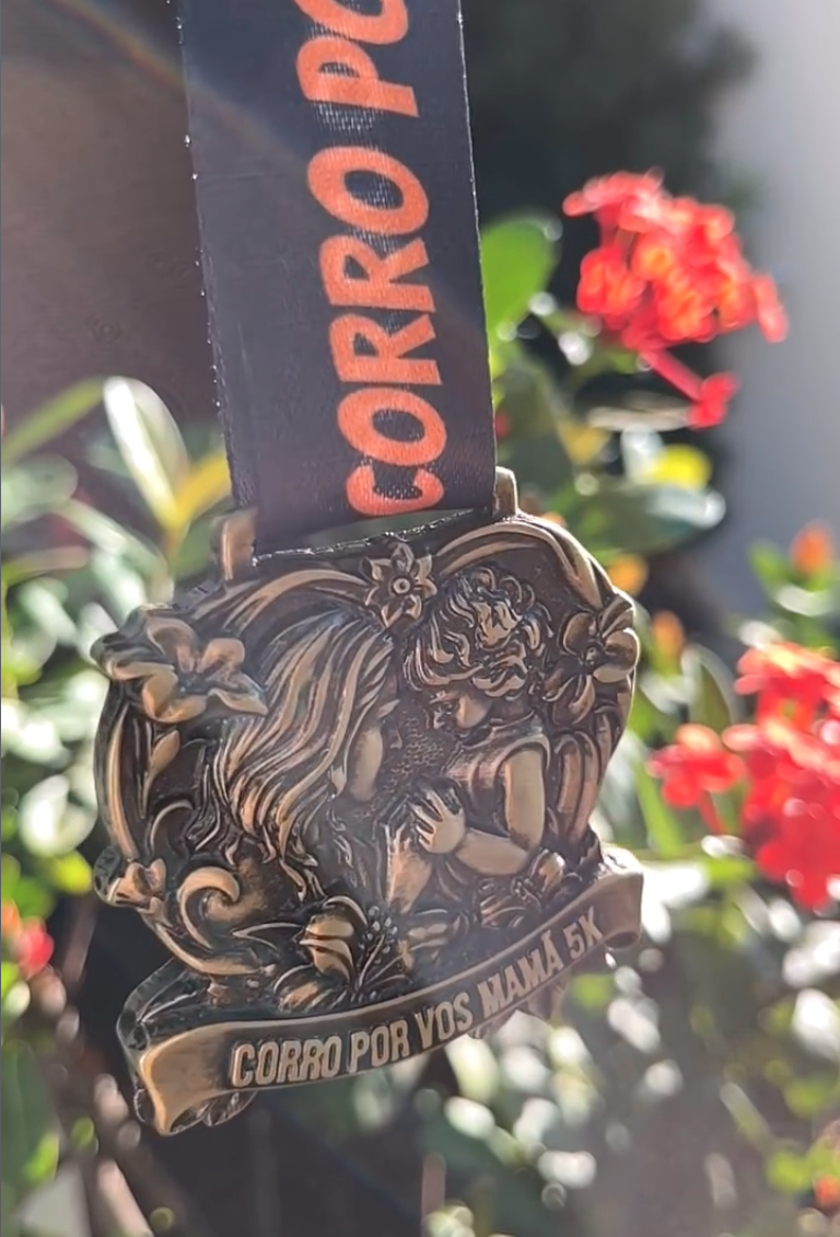 Medalla Corro por Vos Mamá 2025