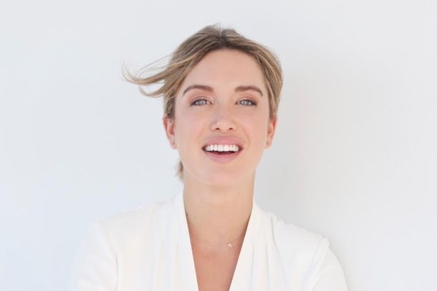 Headshot of Melissa Boloña, founder of Beauty and the Broth.