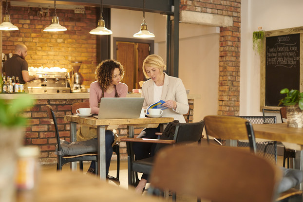 Accountant advising small business owner in her cafe