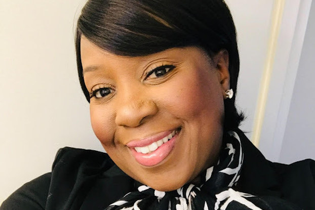 Headshot of Gloria Williams, founder of Footnanny.