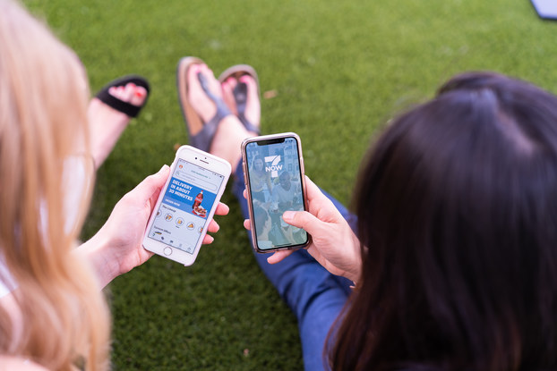 two girls using 7-eleven app