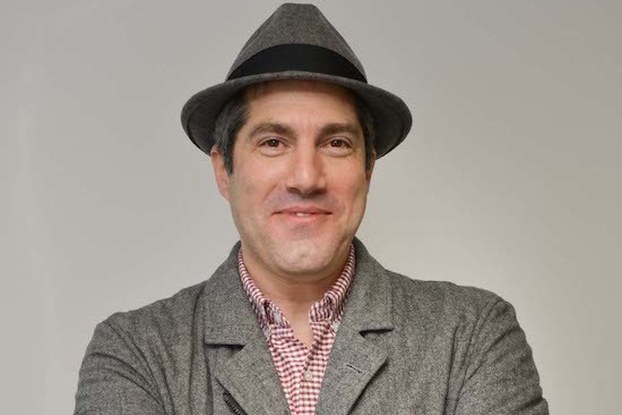 aviram jenik headshot