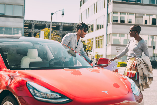 two people exchanging keys to share a car for turo