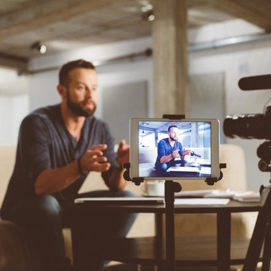 Influencer making video.