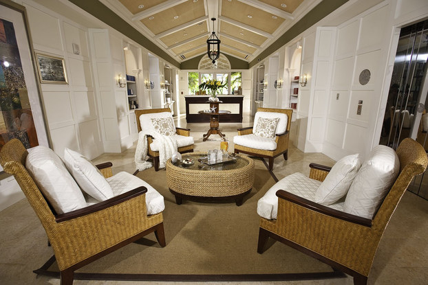 sandals spa sitting area