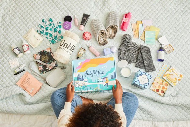unboxing of fabfitfun box