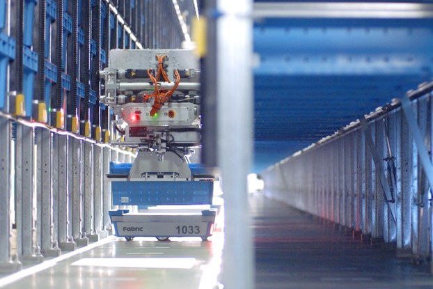 robots working in Fabric's micro-fulfillment center