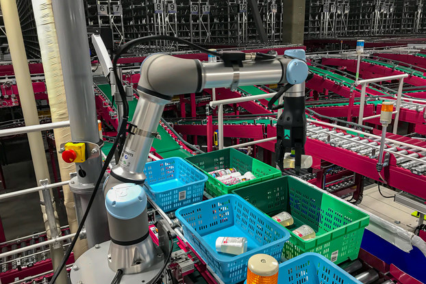 righthand robotics gripper at paltac corp. warehouse