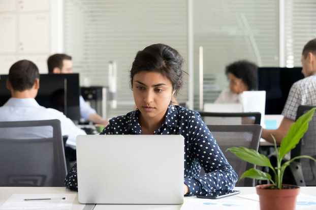 Potential customer using computer and viewing native ad from business.