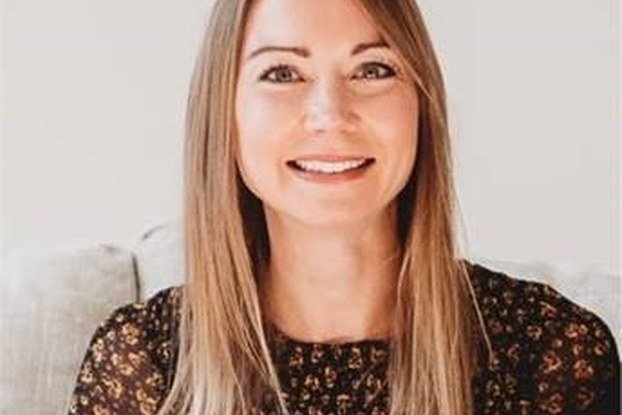stefanie kruse headshot