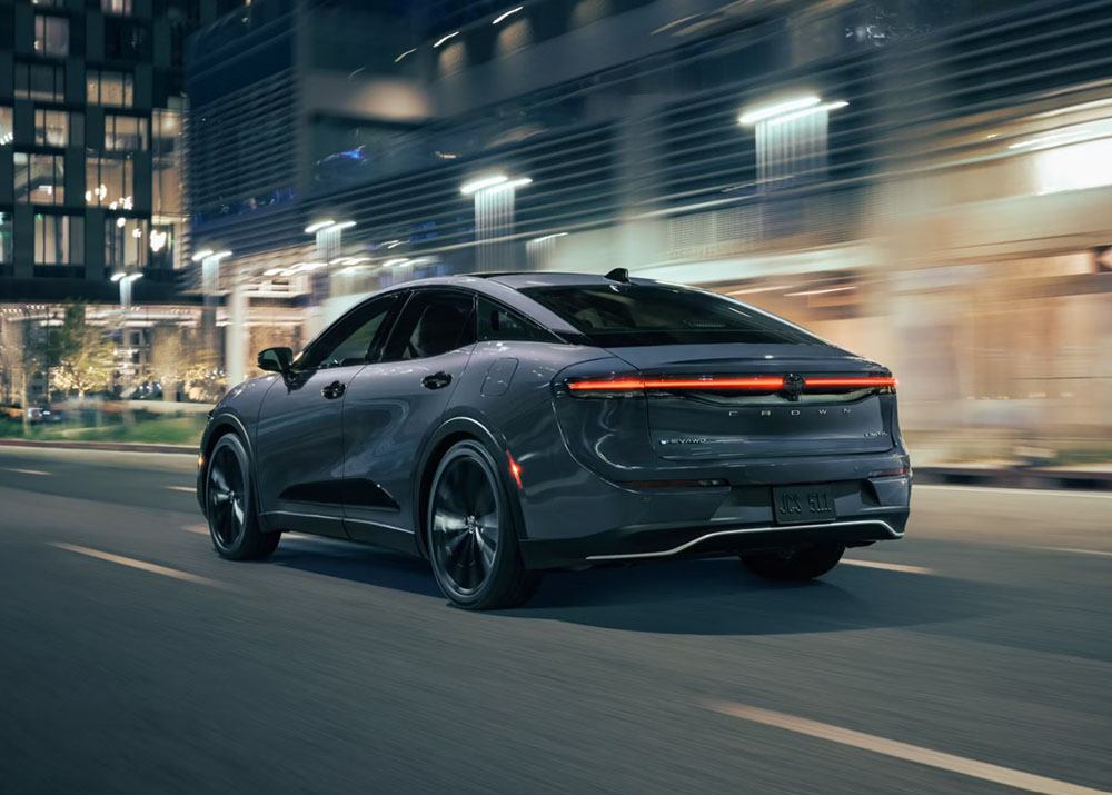 Toyota Crown Performance Features