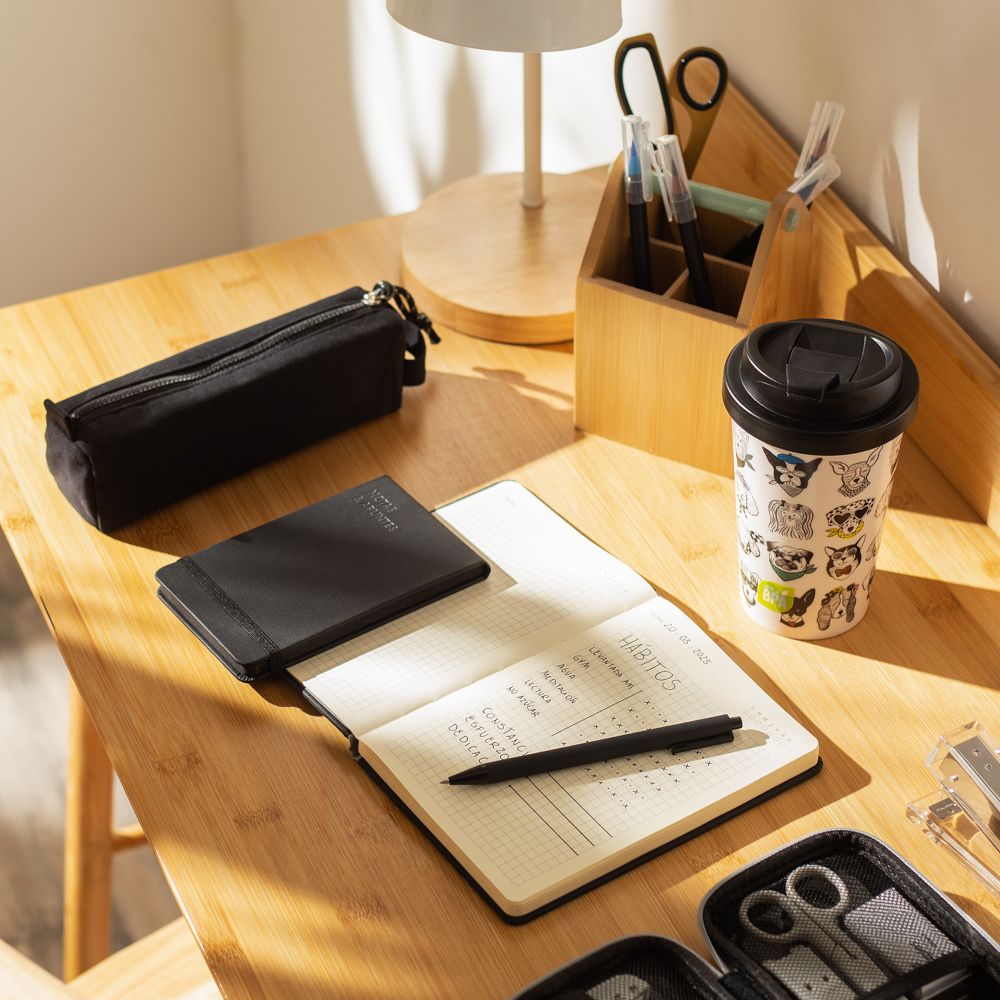 Libreta grande con lápiz 96 hojas con líneas