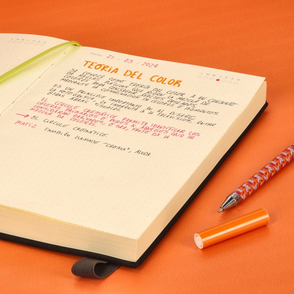 Libreta de tela con elástico 176 hojas puntos 15x21 cm