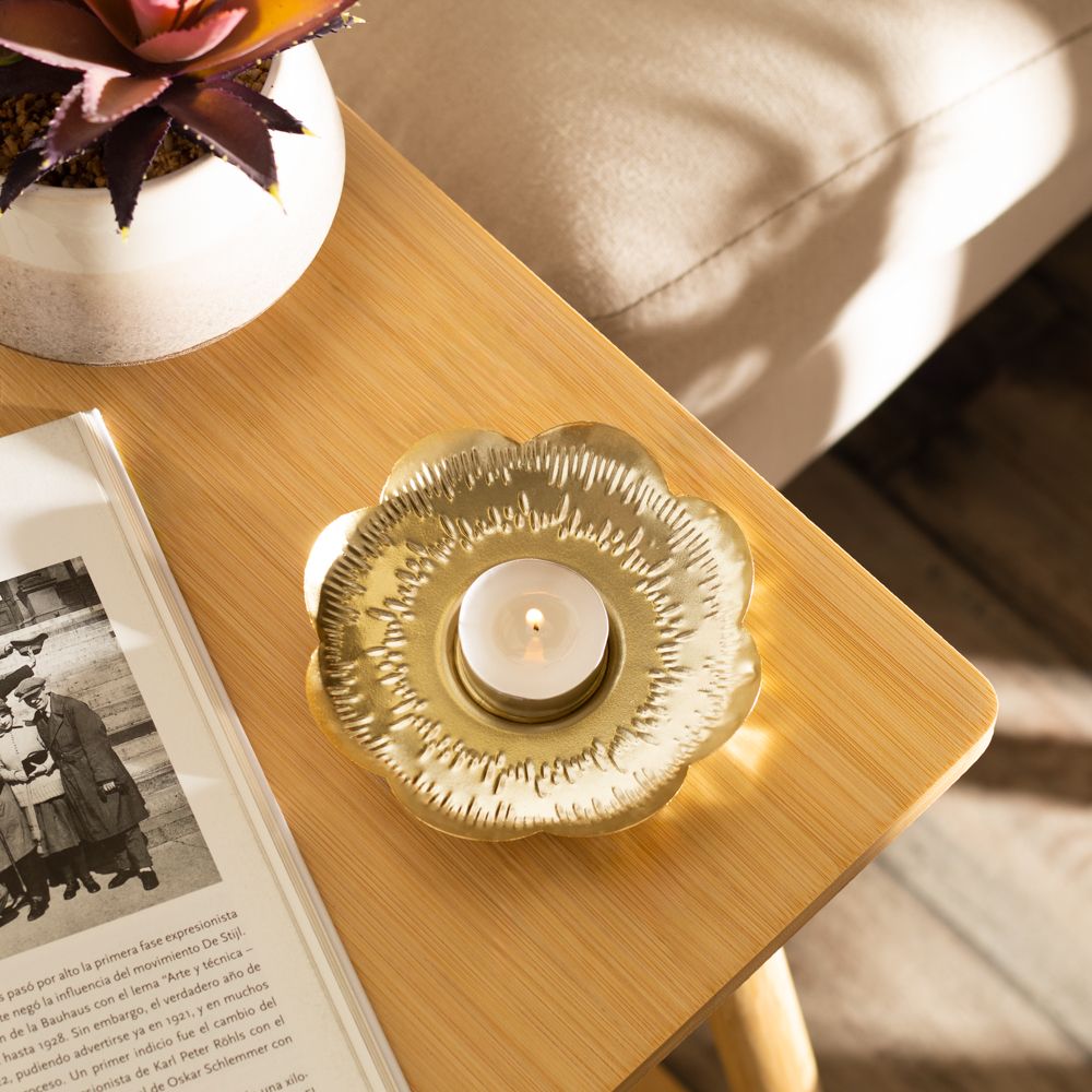 Portavela de metal con forma de flor plana