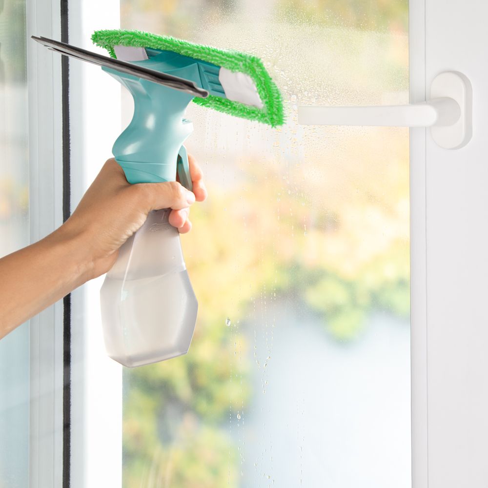 Limpia vidrios con rociador