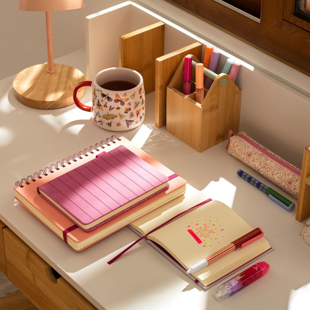 Libreta grande con lápiz 96 hojas con líneas