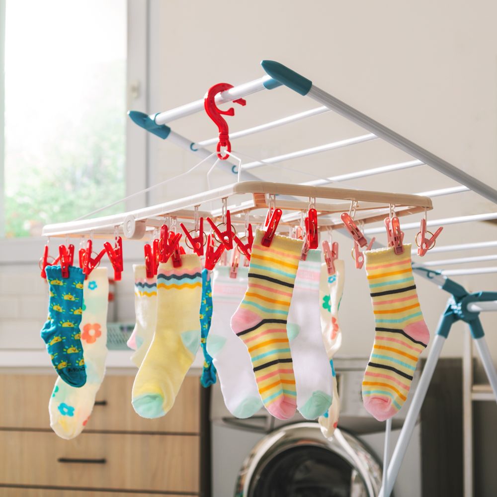 Colgador de ropa con 36 pinzas 63.2x34.7x31 cm