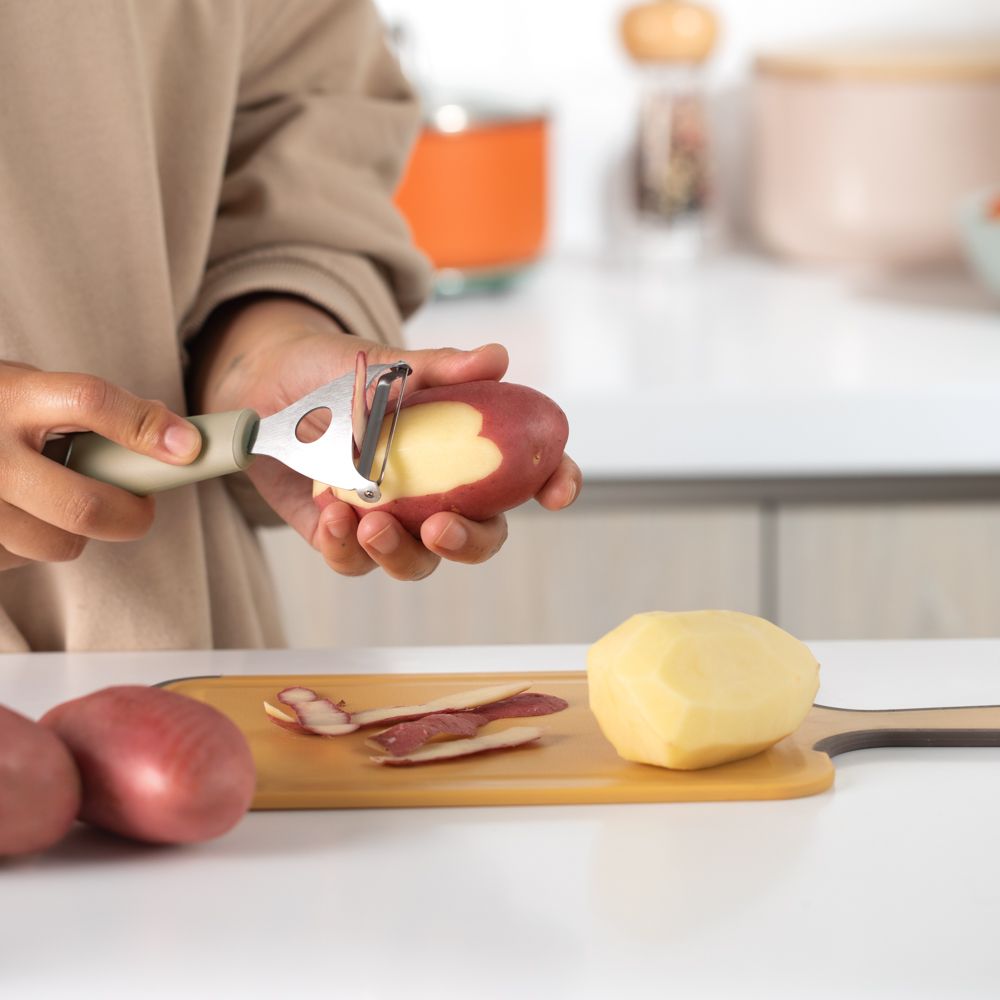 Pelador ancho con mango antideslizante