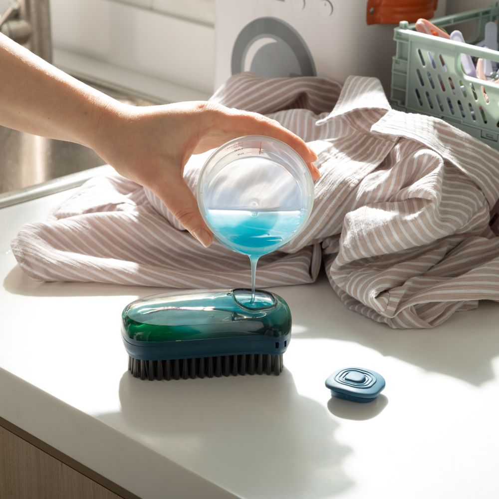 Escobilla para la ropa con contenedor