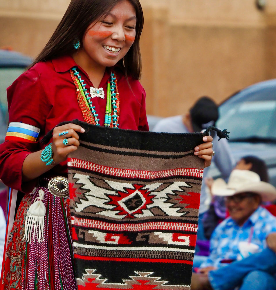 ALTTEXT: Enter key opens full-screen view with caption; escape key exits full screen.