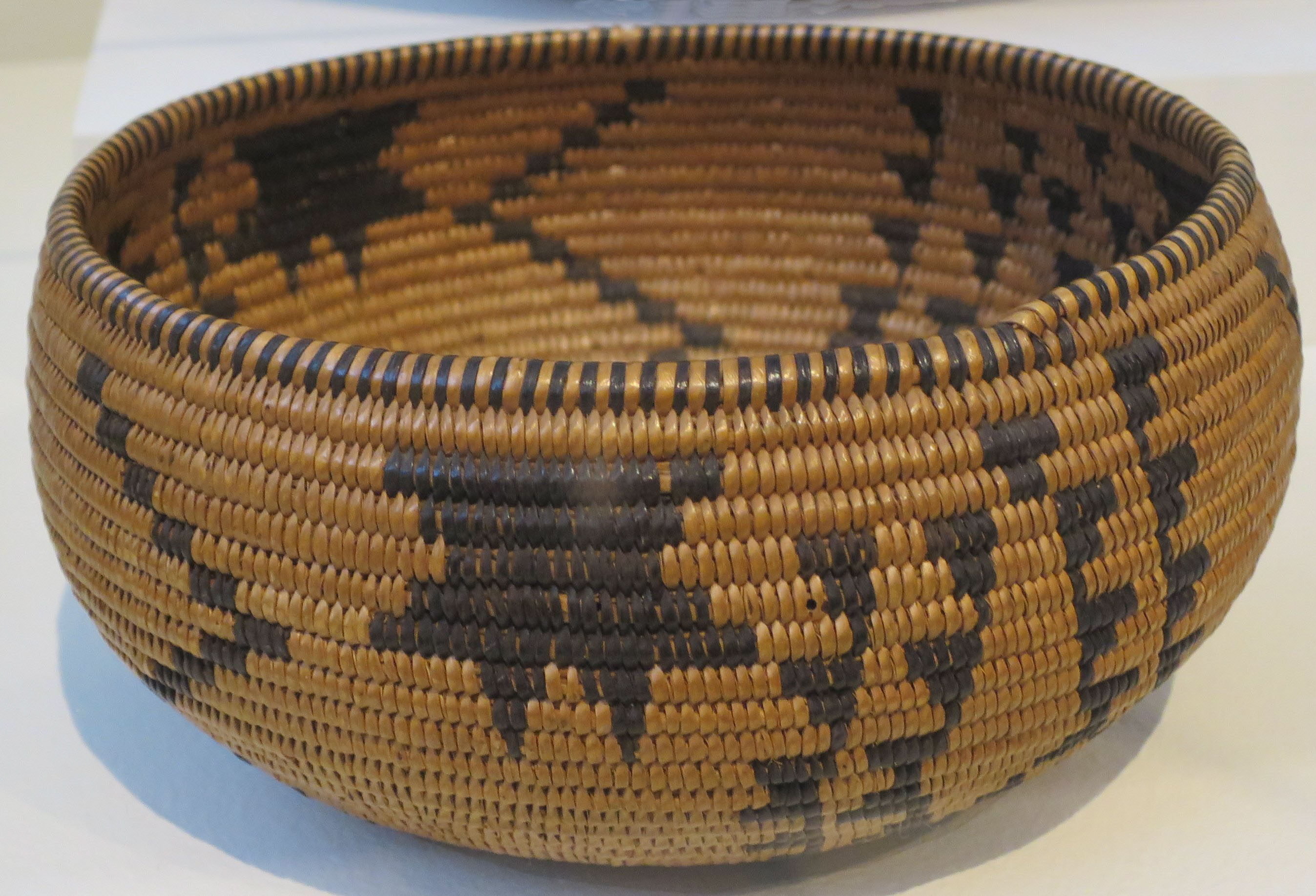 ALTTEXT: Enter key opens full-screen view with caption; escape key exits full screen.