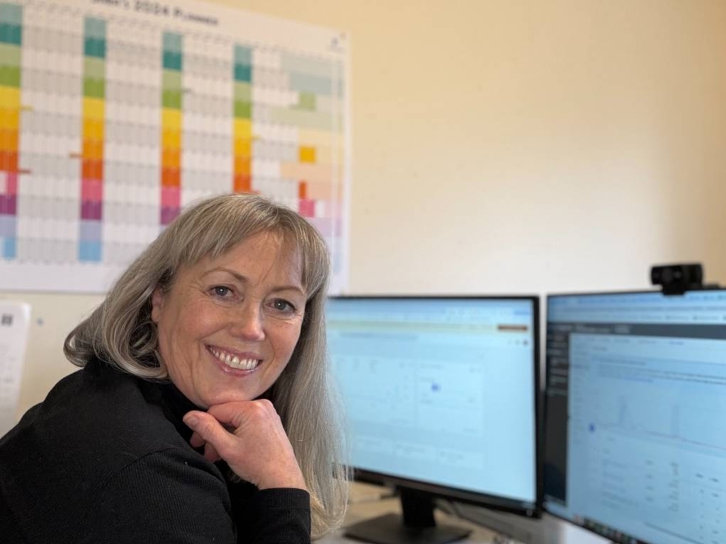 Sara Jones, an accountant, sitting at a desk