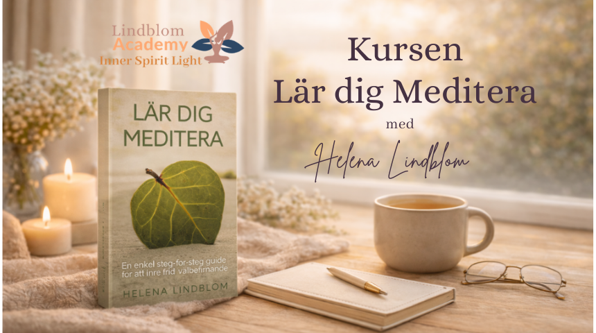Bred grafisk informationsmodul för den digitala meditationskursen 'Lär dig meditera' hos Lindblom Academy. Bilden visar Helena Lindbloms bok i en harmonisk miljö med te och ljus, tillsammans med informativa Zen-kort som beskriver kursens fördelar: ett fysiskt stöd för hemmet (pris 1200 kr), ett perfekt komplement till drop-in-träffar, verktyg för att hitta en hållbar rutin och steg-för-steg-guidning för alla nivåer.