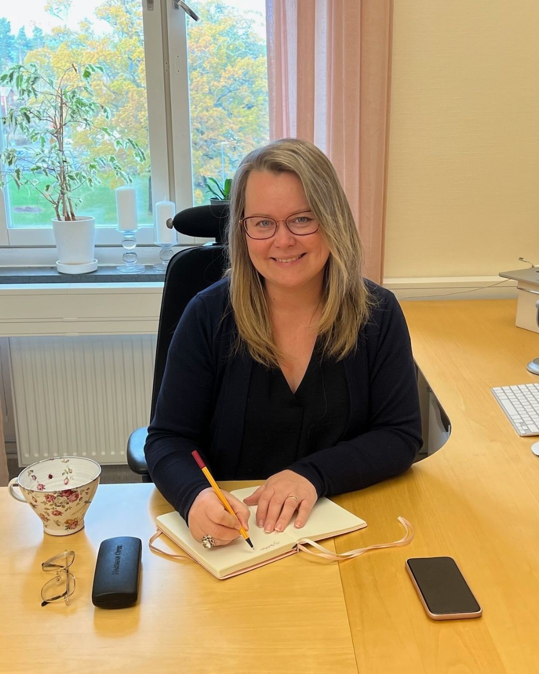 Jenny Sandfors på kontoret i Bollnäs