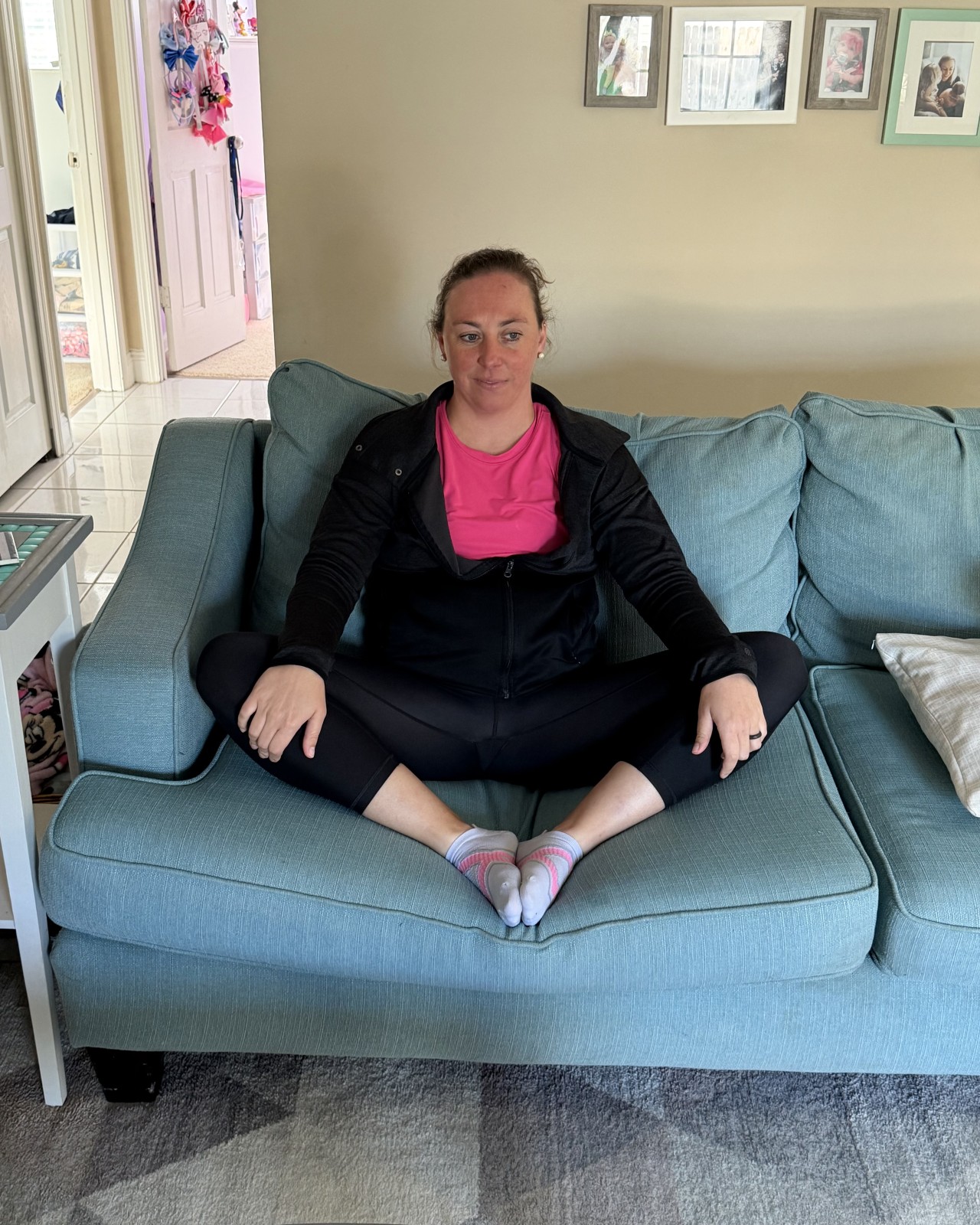 Jen of Moms Fit Life sitting on the couch in frog position to support her pelvic floor and make labor easierhttps://youtu.be/8WljPQCQ2o4