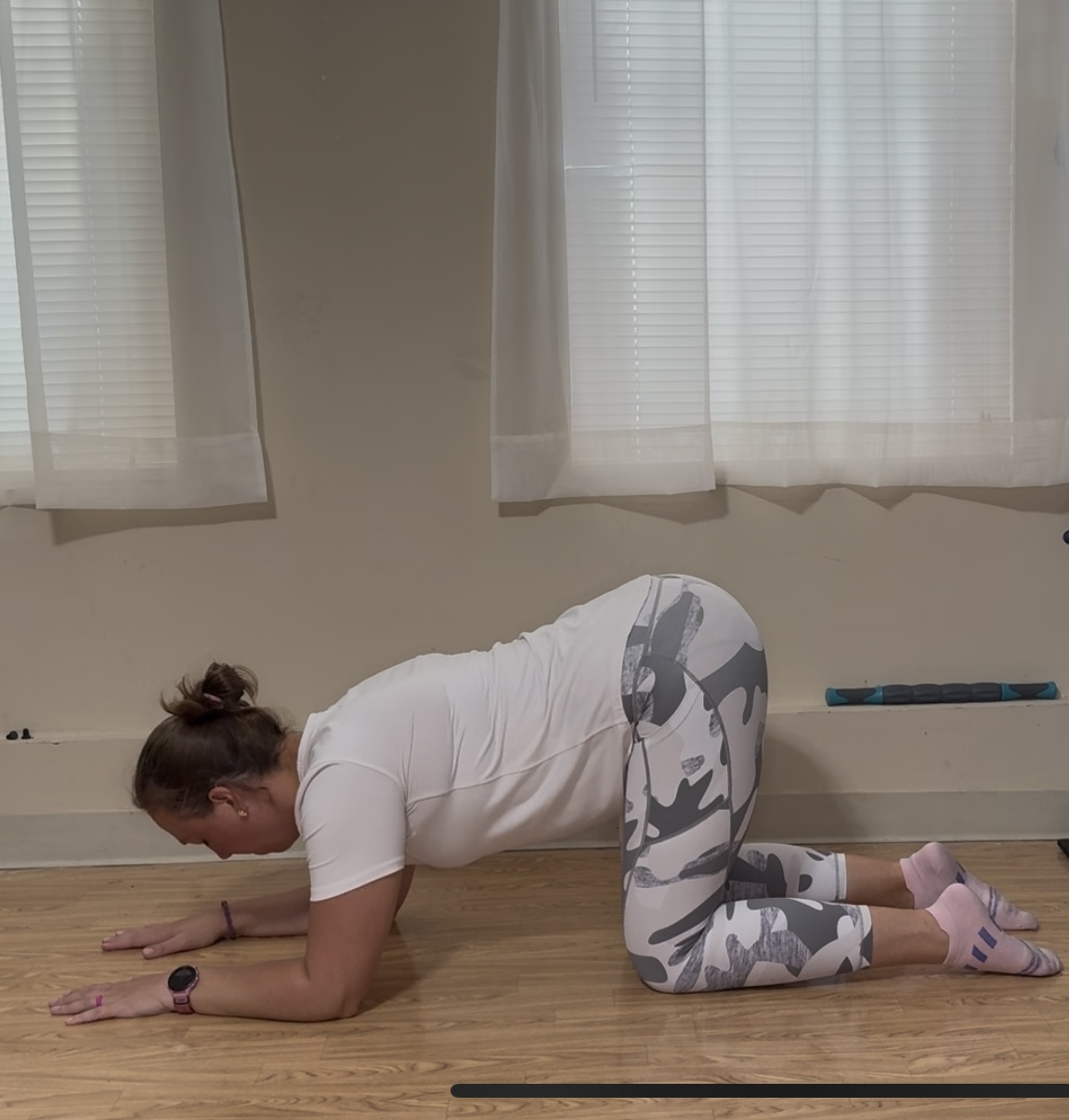Jen Landry of Moms Fit Life demonstrating a scap Push-up