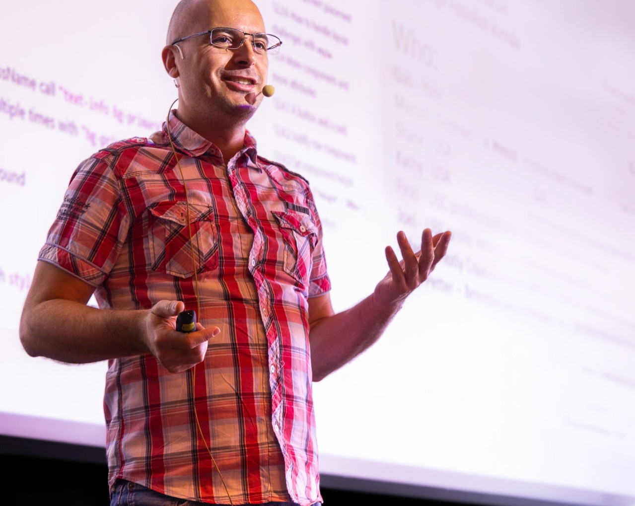 Dalibor Jovic speaking on stage