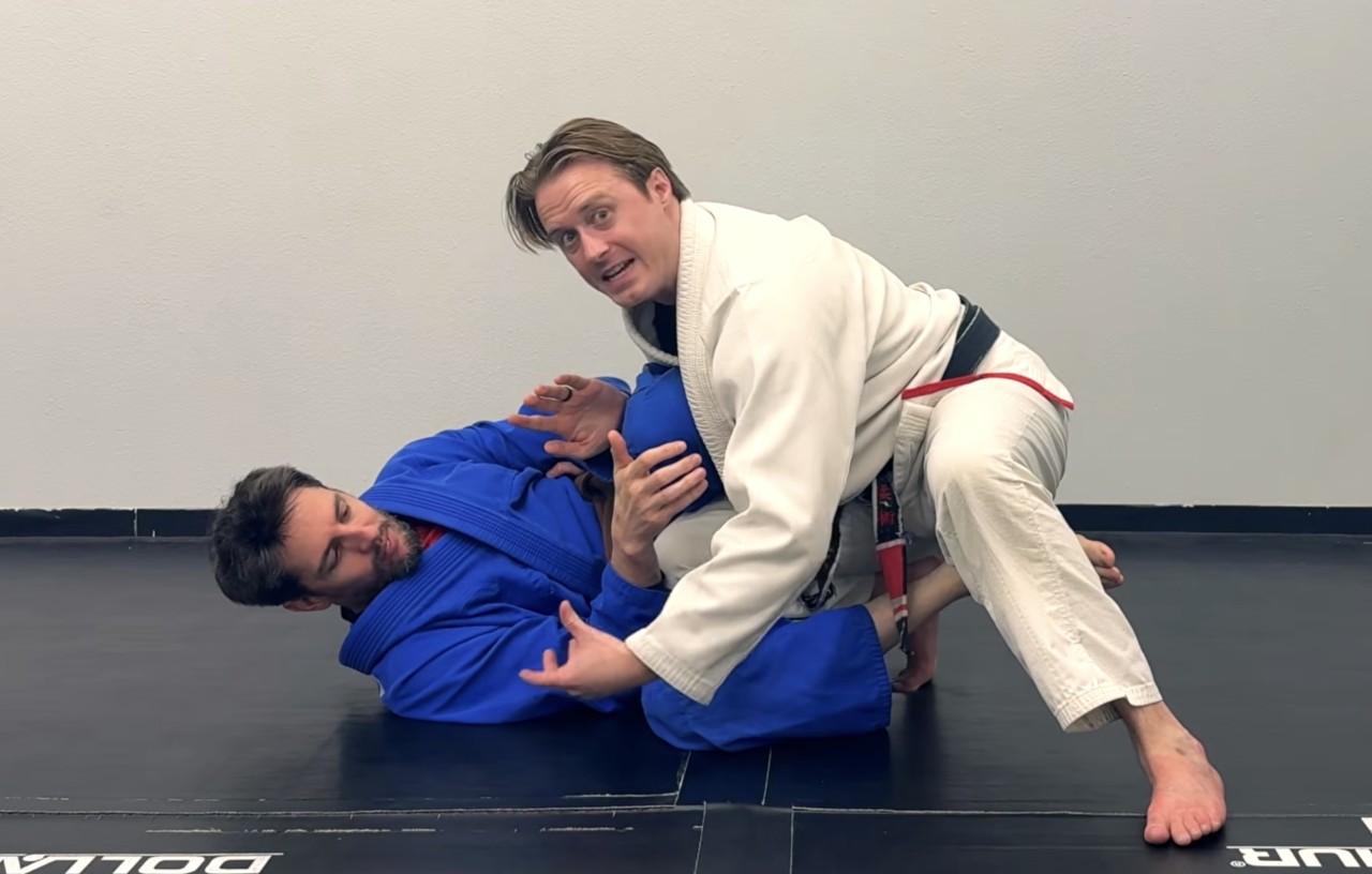 BJJ knee cut being blocked by frames