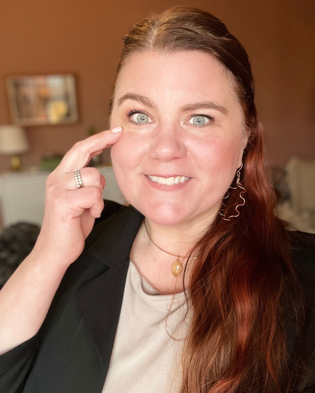 SUND ADHD Tapping™ – metod för ADHD-hjärnor Veronica Sund Holmlund demonstrerar SUND ADHD Tapping™ – EFT-tapping för ADHD-hjärnor