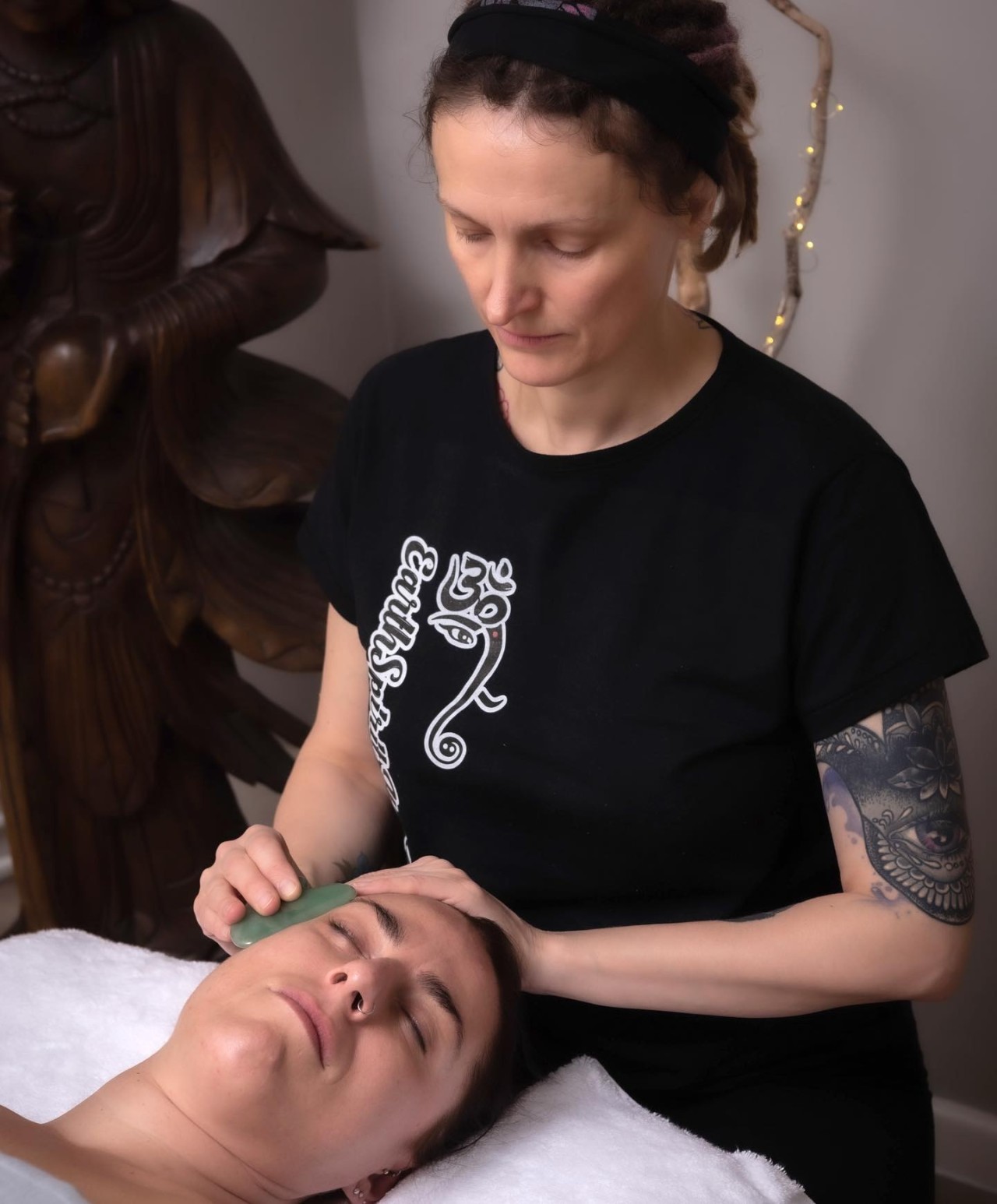 Gua sha facial detail