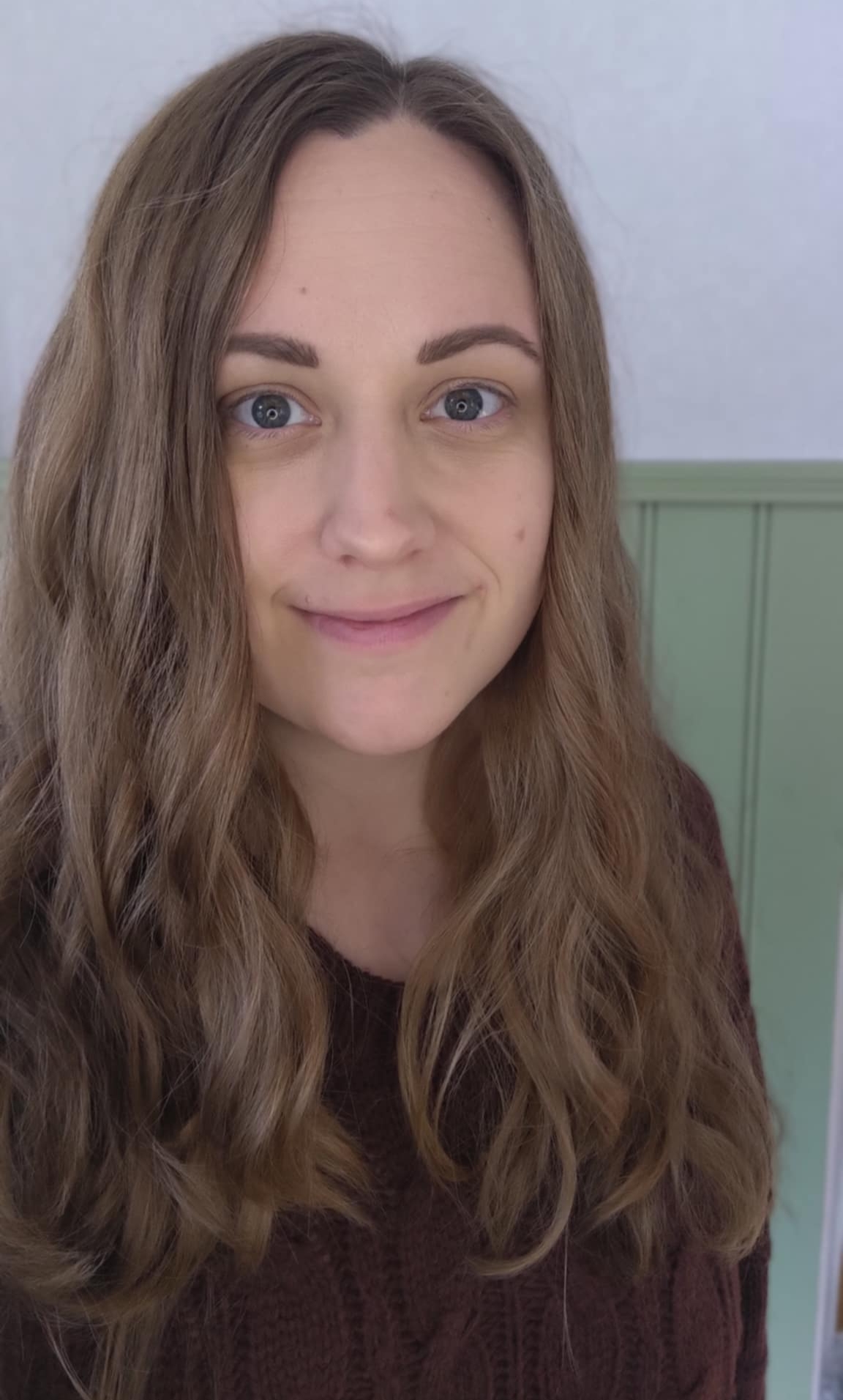 Bild på coach Louise Pilkvist som ler varmt mot kameran.