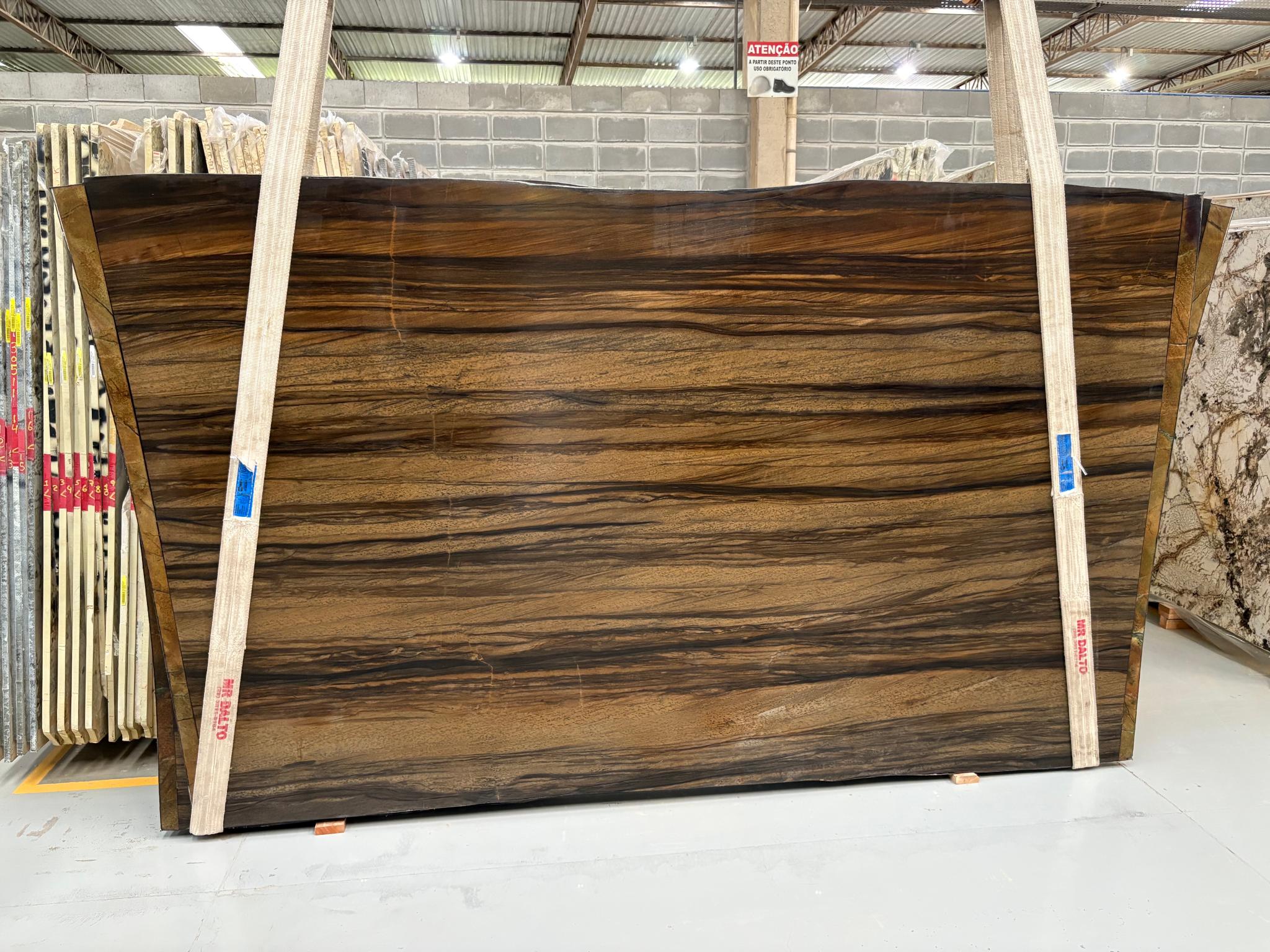 Lot 00028858 — Sandalus Quartzite Leather
