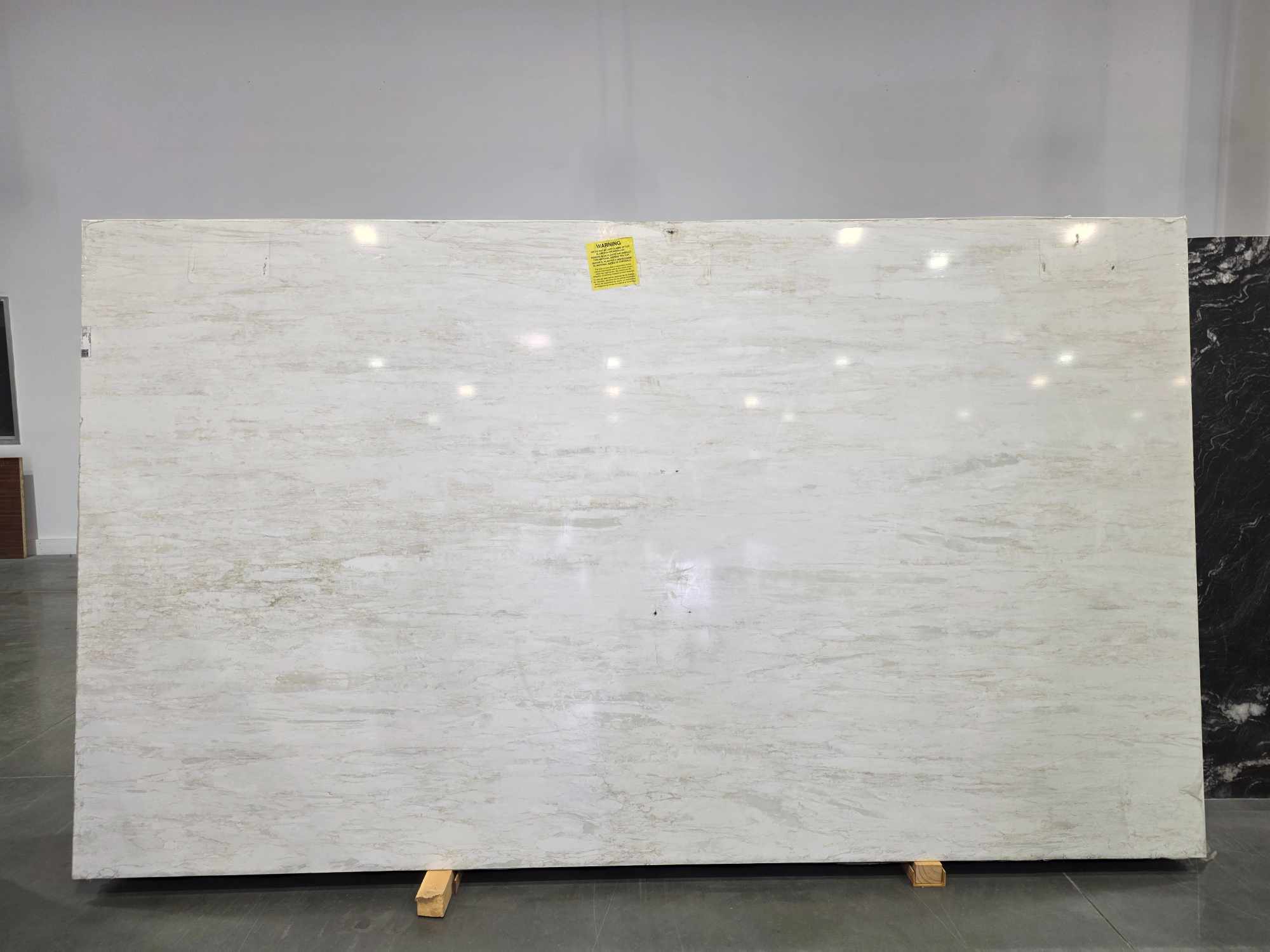 Lote 4348 — Deon - 2cm Luce Dorata Super Jumbo