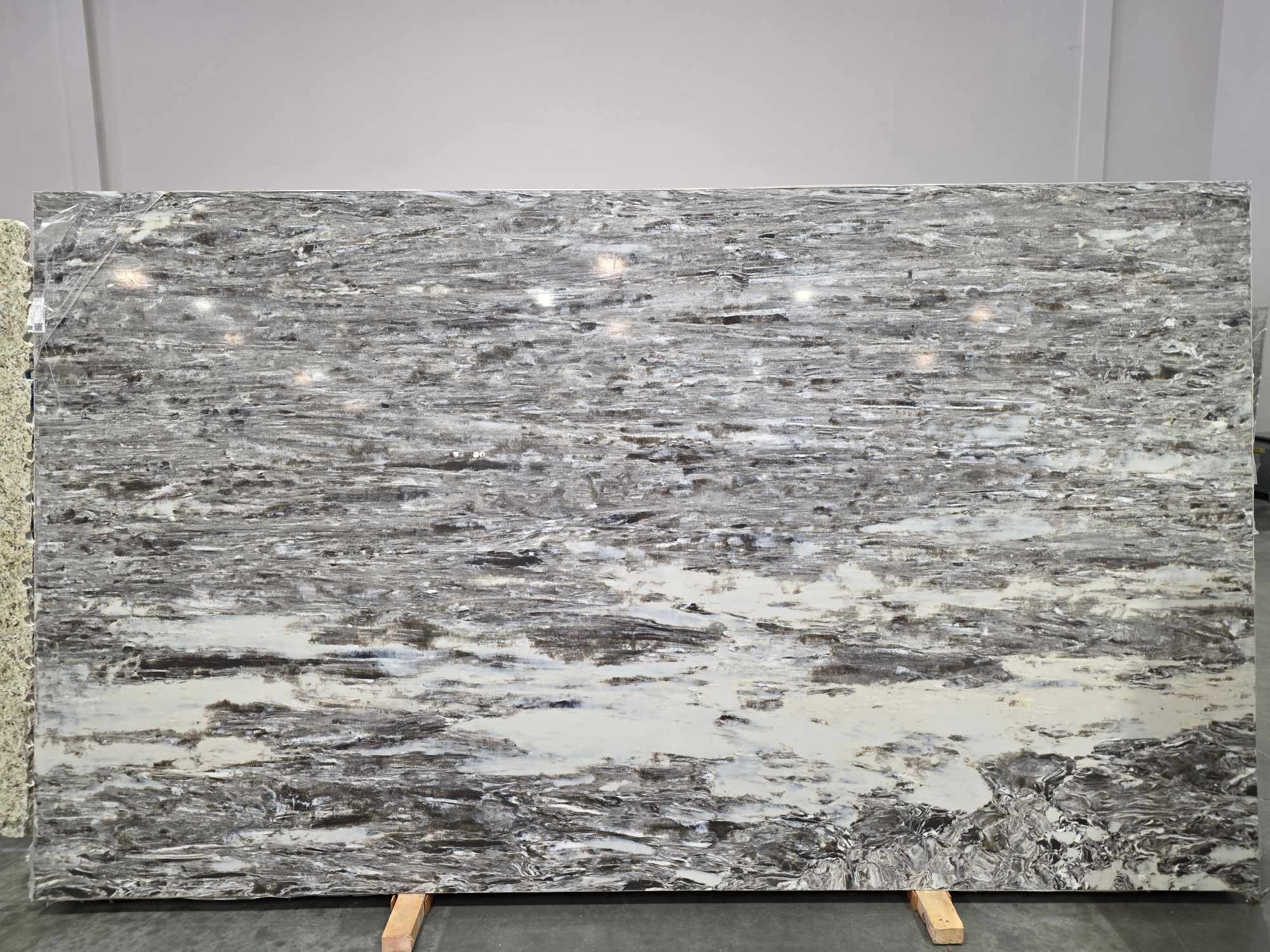 Lot 4358 — Deon - 2cm Argenteo Vevo Super Jumbo