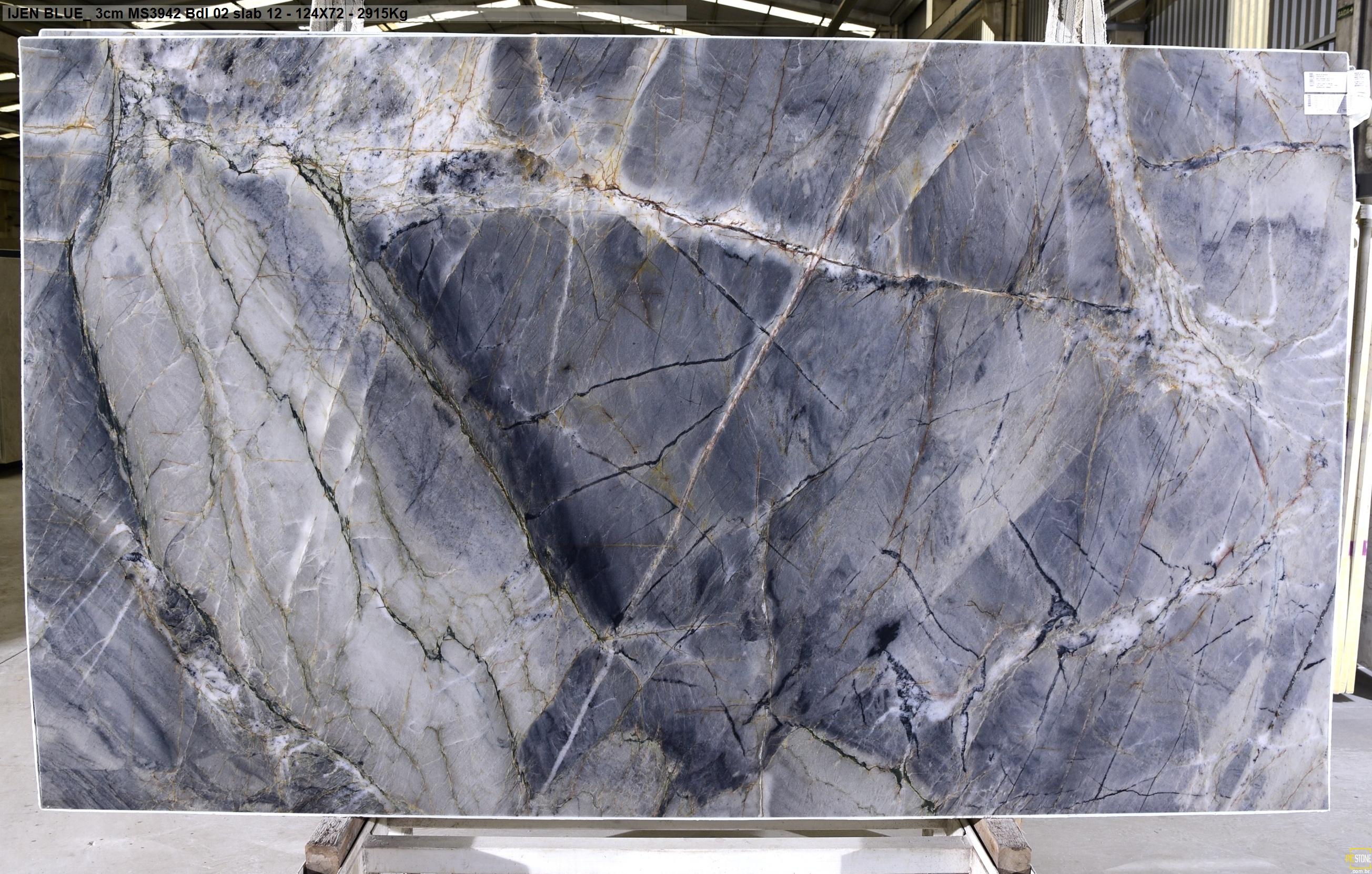 Lote 103942 — Ijen Blue Quartzite