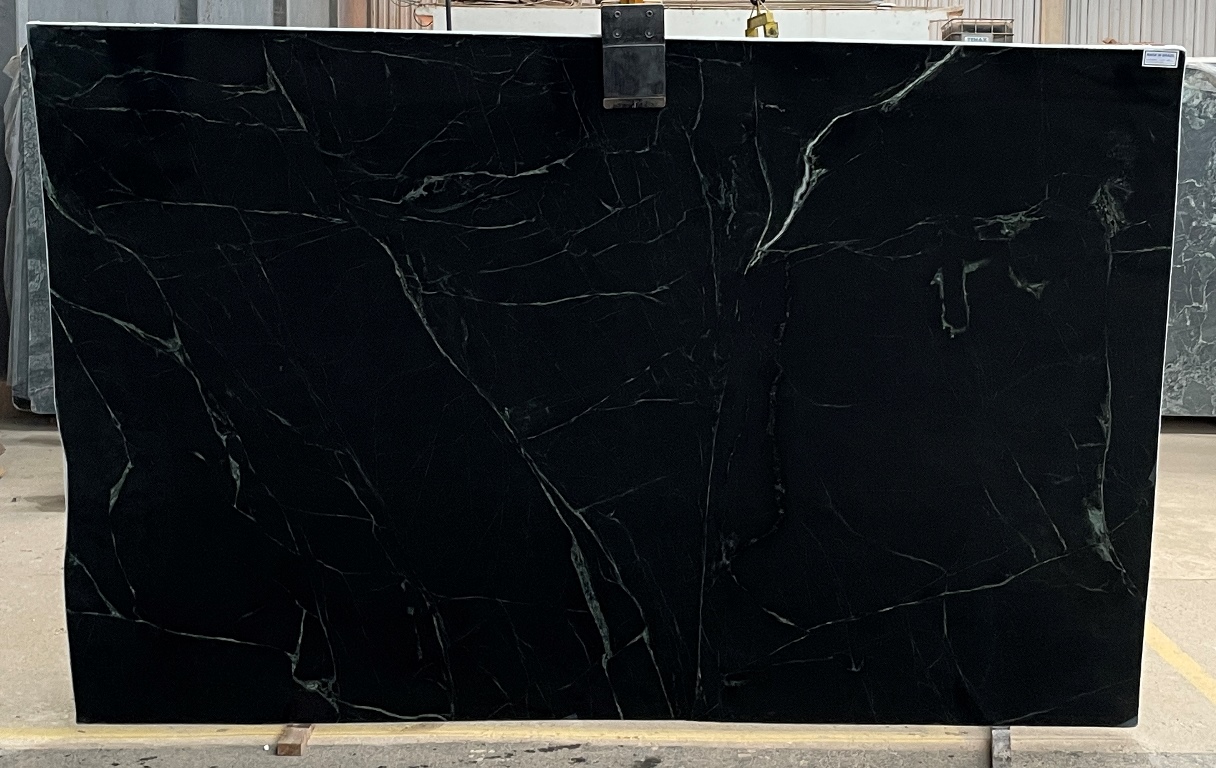 Lote 3661 — Black Moon Soapstone Honed