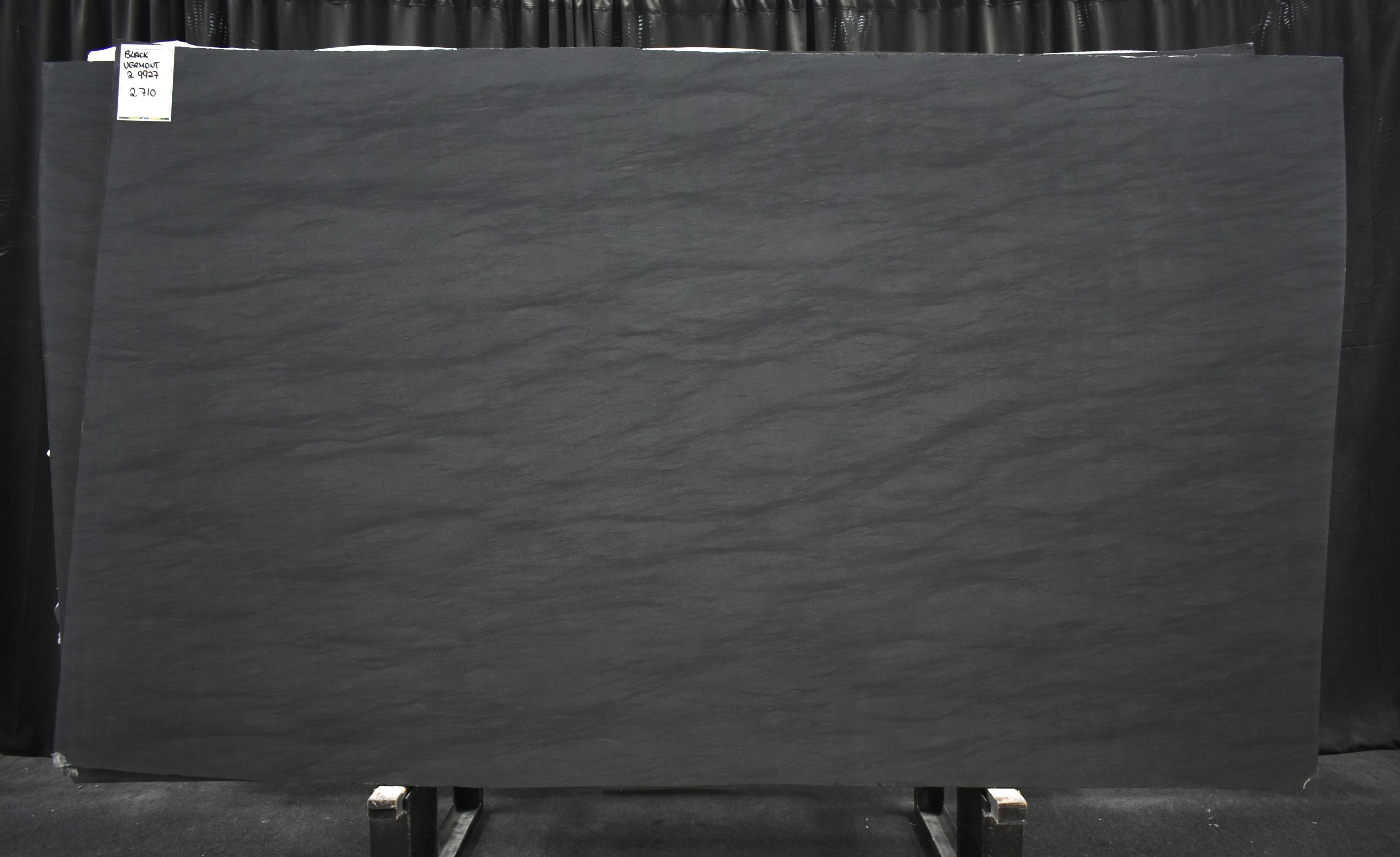 Lote 9927 — Black Vermont Honed