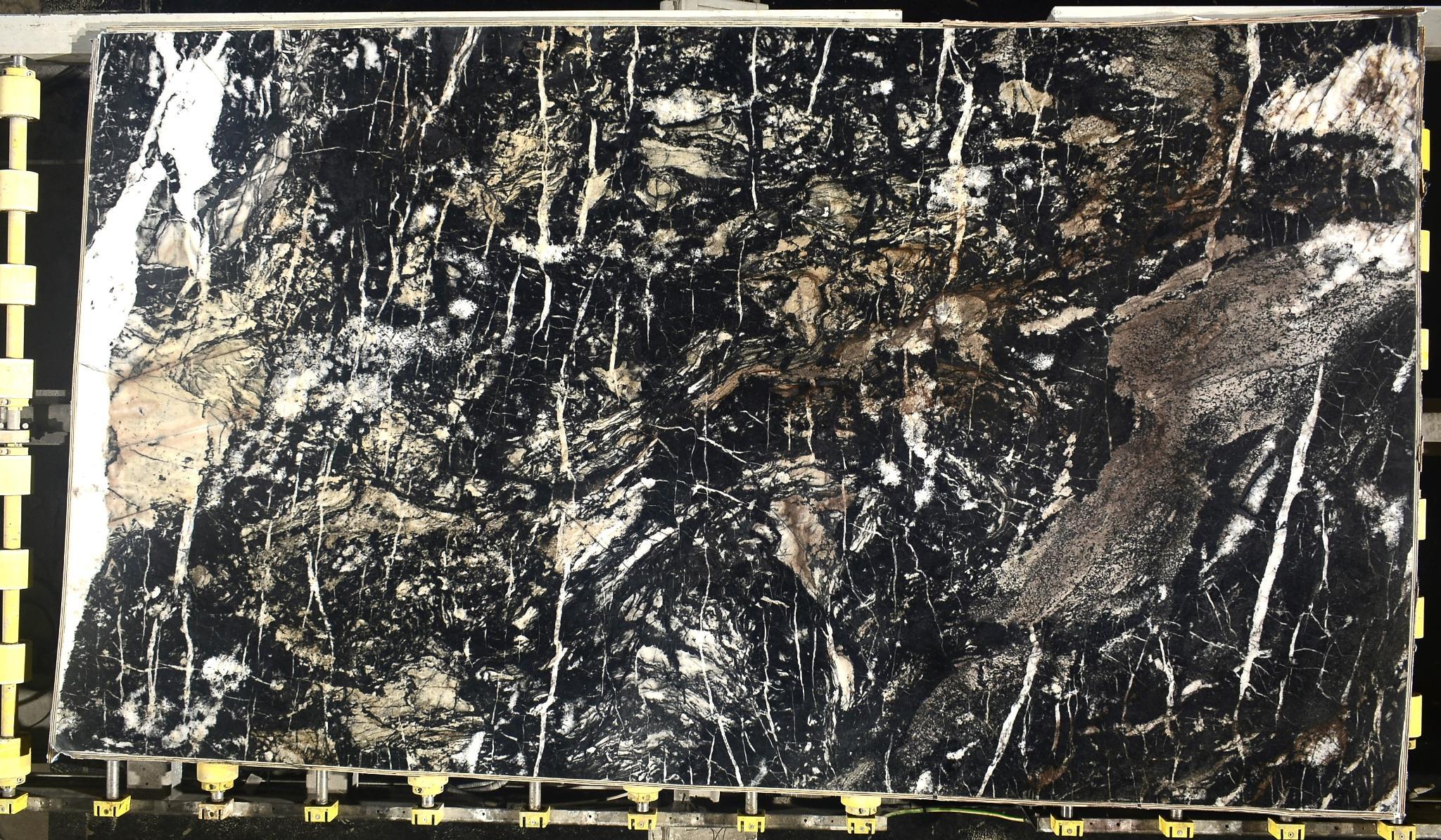 Lote BA0308 — Crystal Ebony Quartzite