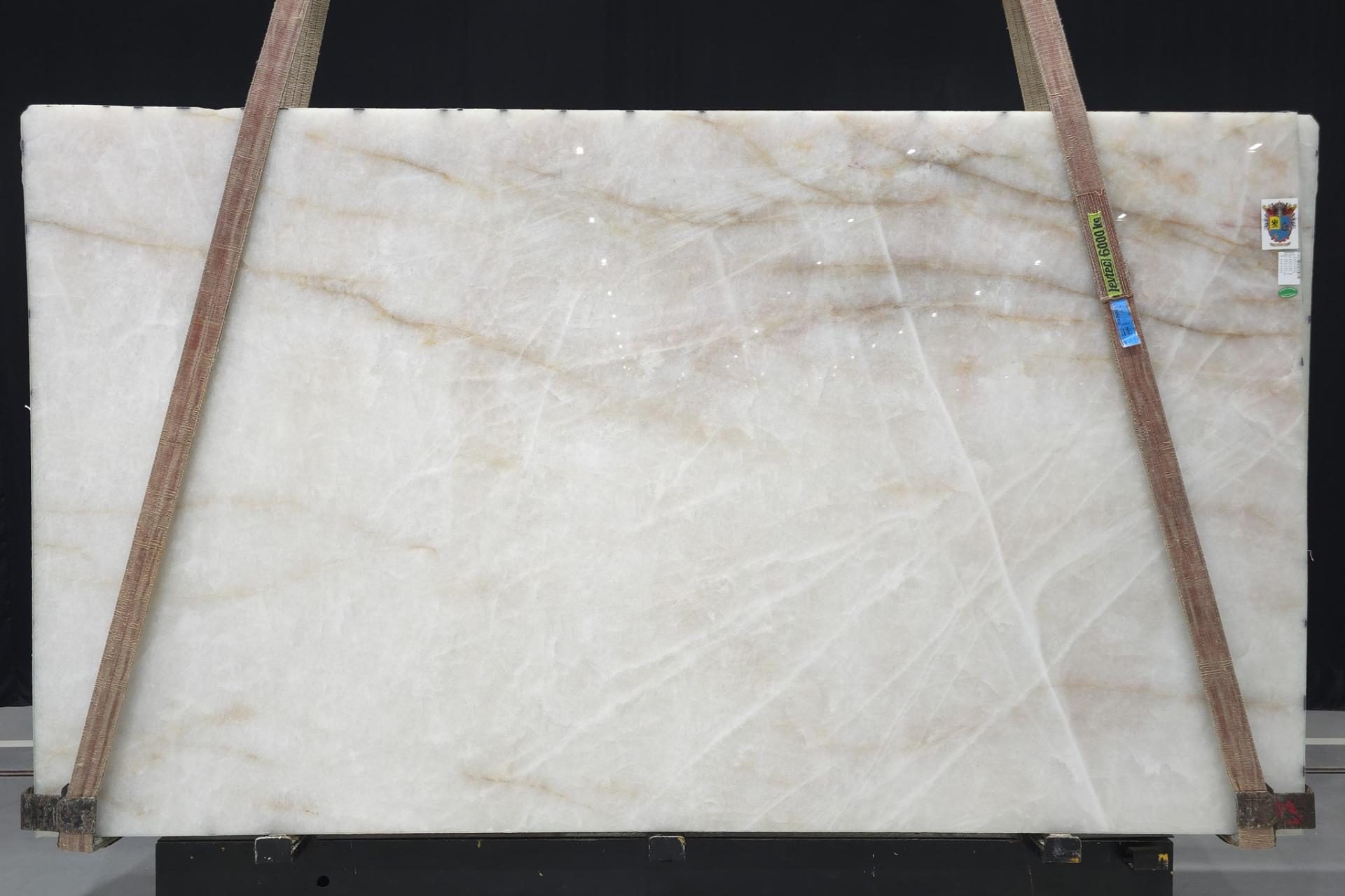 Lot 209088 — Cristallo Quartzite Honed