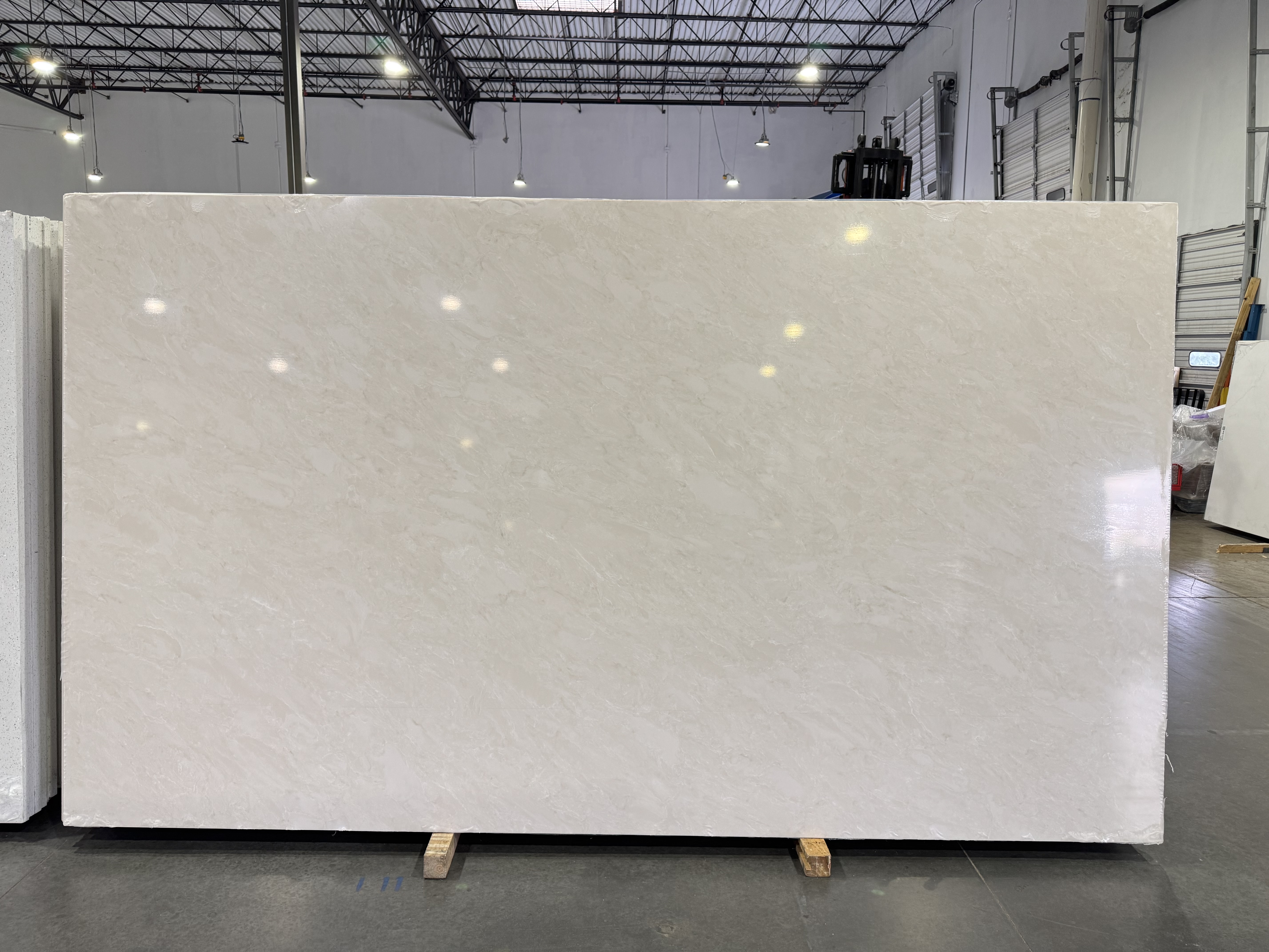Lot 4231 — CRS - 3CM White Taj Super Jumbo Quartz