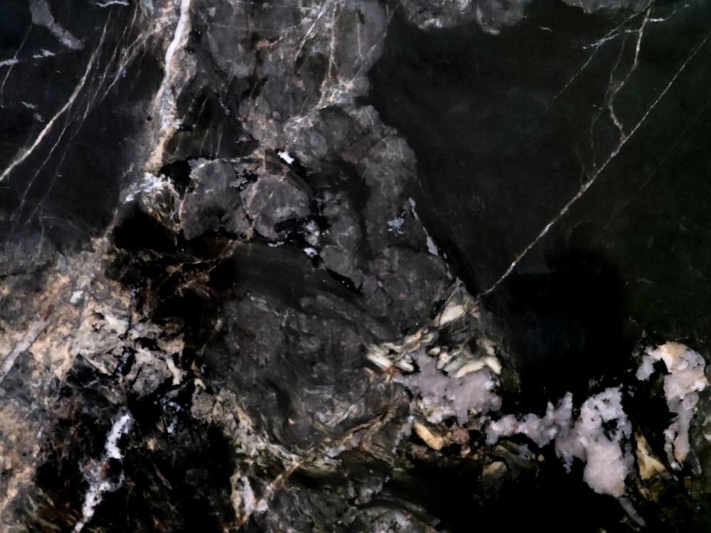 Lava Oro Granite
