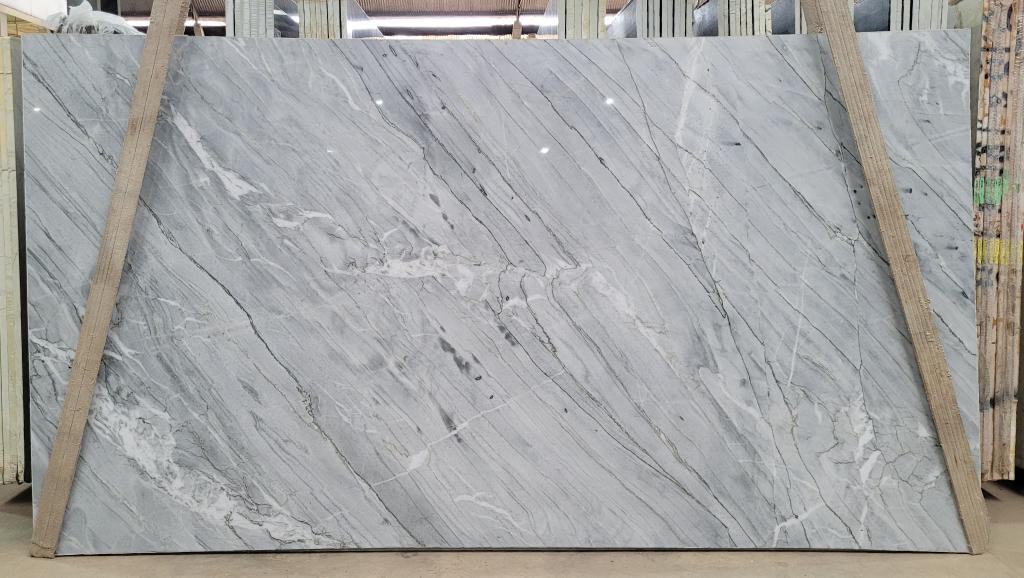 Lot CA016118 — Midnight Quartzite