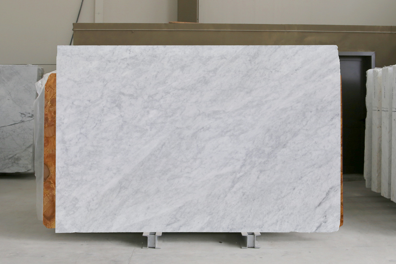 Lot 14370 — Carrara White Extra Marble Dual (Pol/Hon)